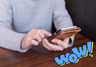 사시 진단서와 보험 청구 서류를 확인하는 모습