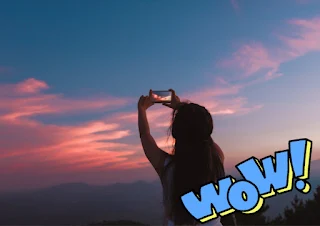 신생아 진료기록과 보험서류를 살펴보는 보호자와 상담 장면